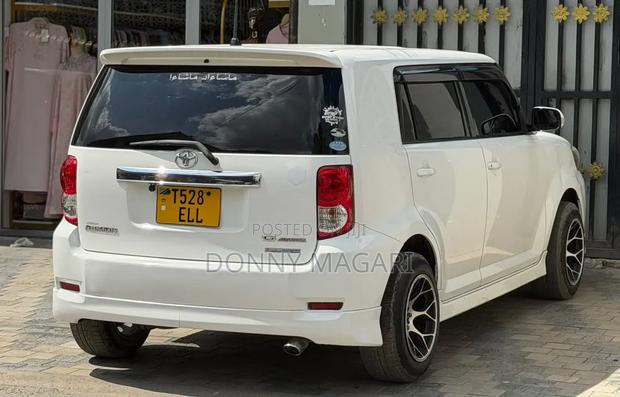 Toyota Corolla Rumion 2009 White