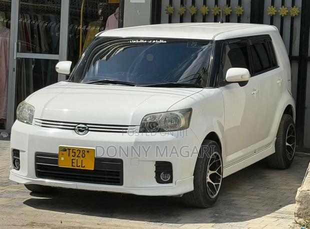 Toyota Corolla Rumion 2009 White