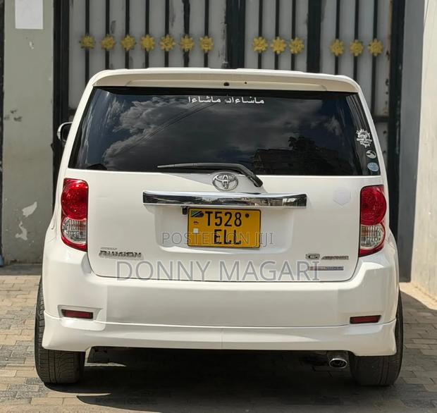 Toyota Corolla Rumion 2009 White