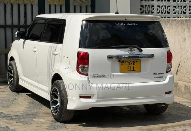 Toyota Corolla Rumion 2009 White
