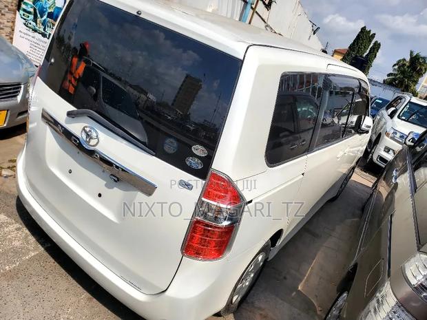 Toyota Noah 2009 White