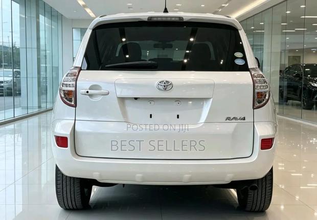 Toyota RAV4 2011 White