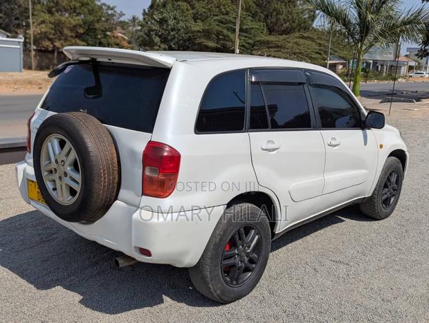 Toyota RAV4 2005 White