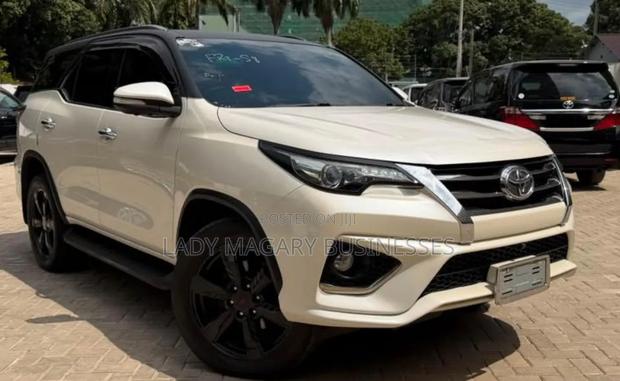 Toyota Fortuner 2.8 D AWD 2017 White