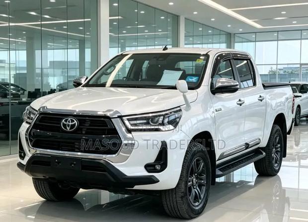 Toyota Hilux 2021 White