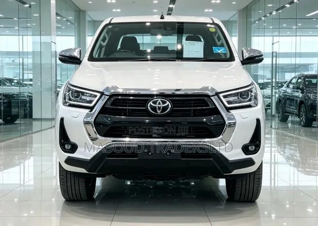 Toyota Hilux 2021 White