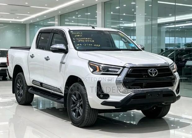 Toyota Hilux 2021 White