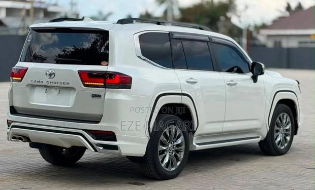 New Toyota Land Cruiser 2024 White