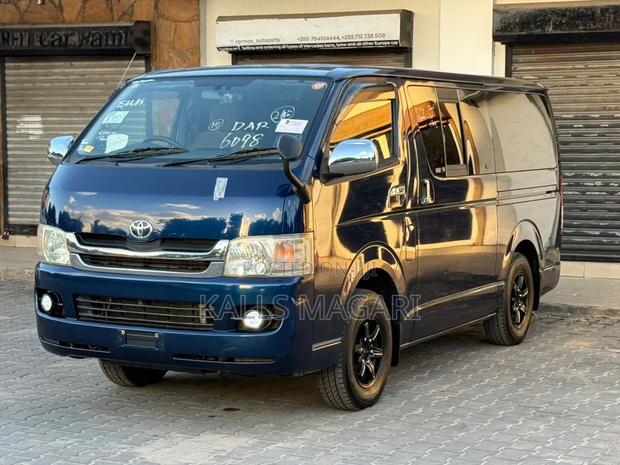 Toyota Grand HiAce 2002 Blue