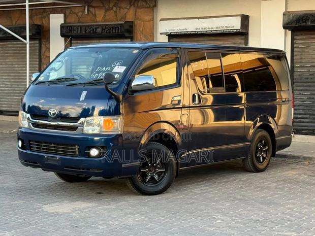 Toyota Grand HiAce 2002 Blue