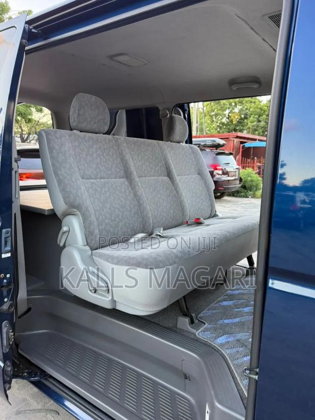Toyota Grand HiAce 2002 Blue
