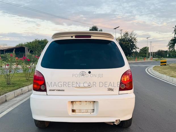 Toyota Corolla Spacio 2000 White