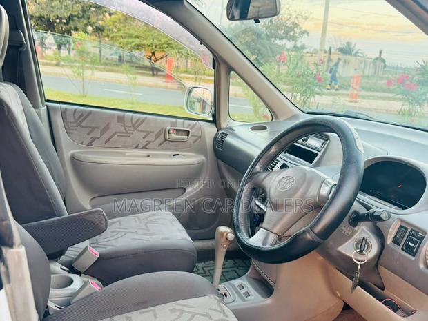 Toyota Corolla Spacio 2000 White
