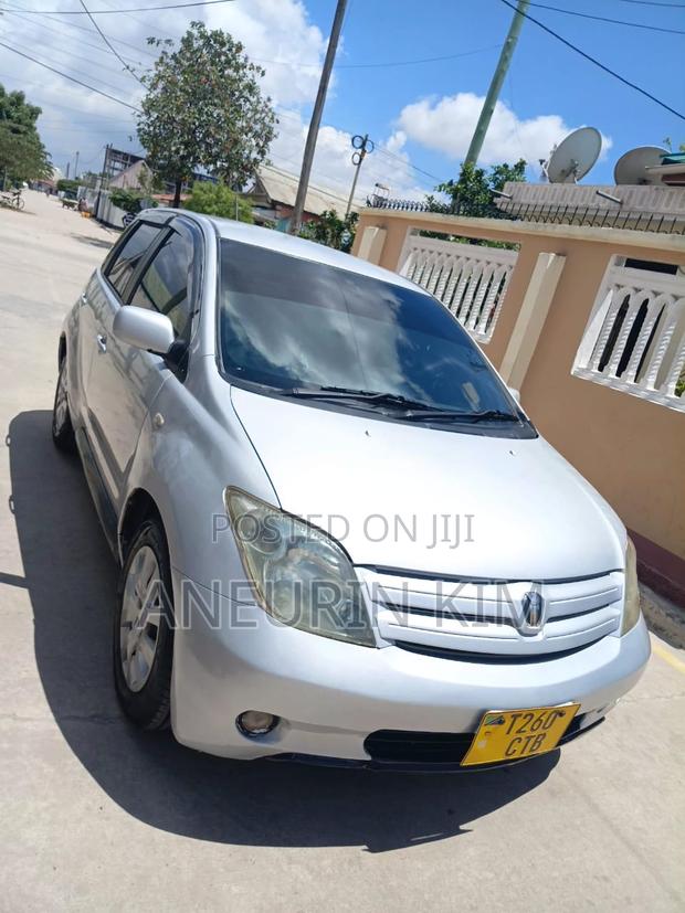 Toyota IST 2004 Silver