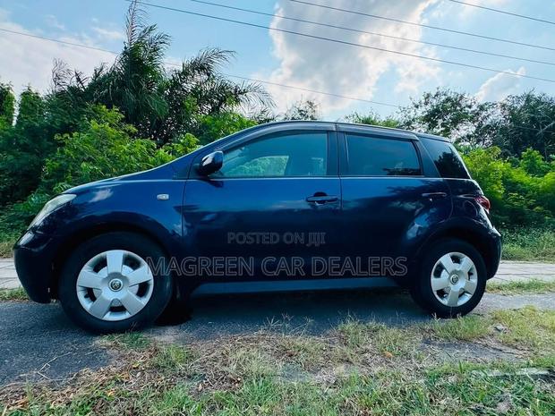 Toyota IST 2005 Blue