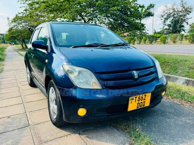 Toyota IST 2005 Blue