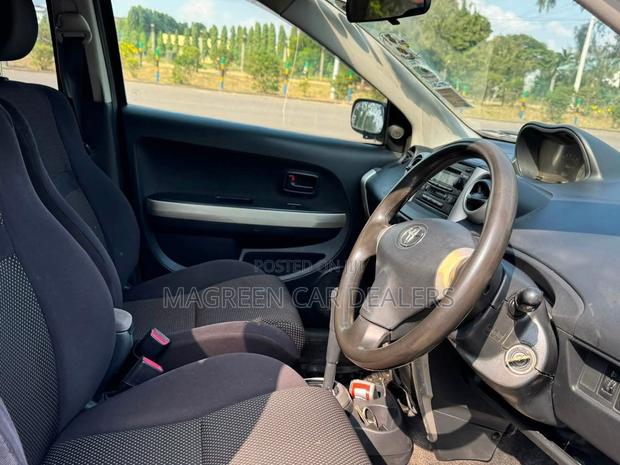 Toyota IST 2005 Blue