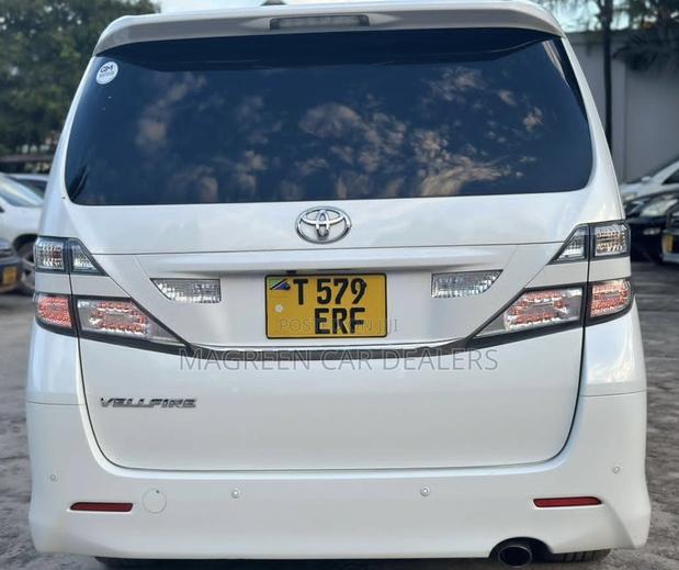 Toyota Vellfire 2010 White