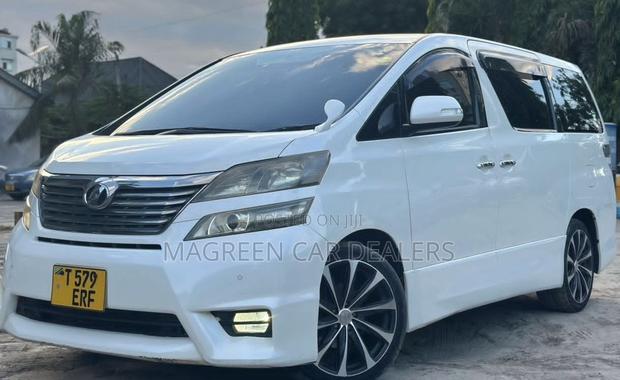 Toyota Vellfire 2010 White