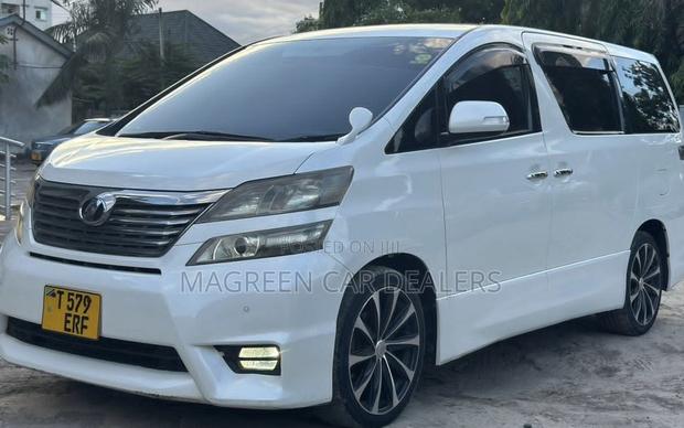 Toyota Vellfire 2010 White