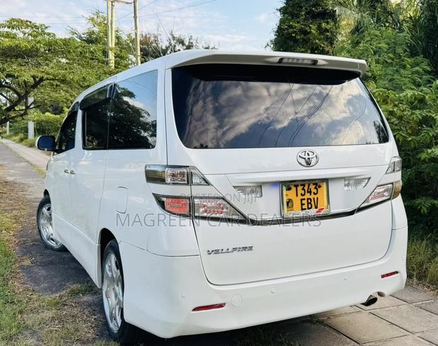 Toyota Vellfire 2011 White