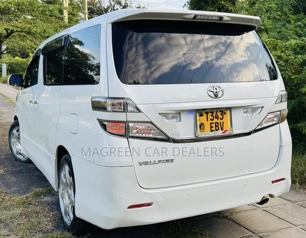 Toyota Vellfire 2011 White