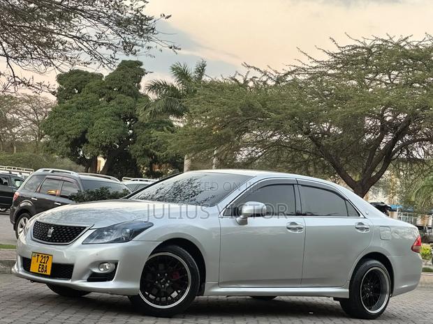 Toyota Crown 2009 Silver