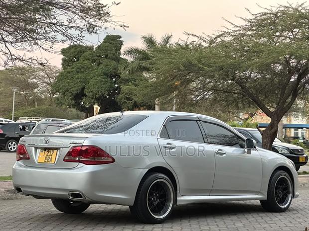 Toyota Crown 2009 Silver