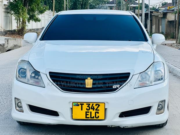 Toyota Crown 2010 White
