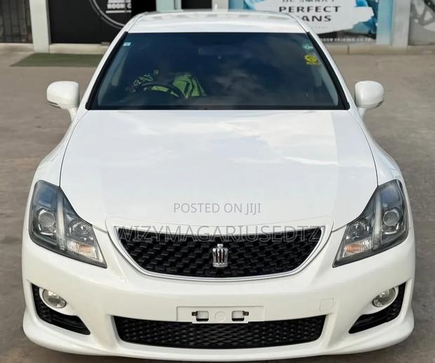 Toyota Crown 2009 Gold