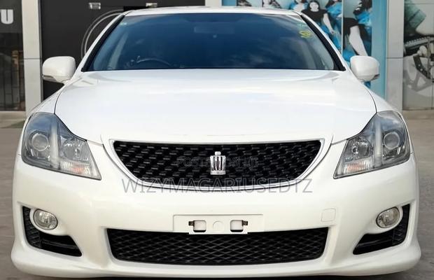 Toyota Crown 2009 Gold