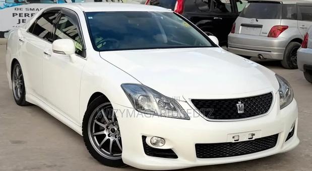 Toyota Crown 2009 Gold