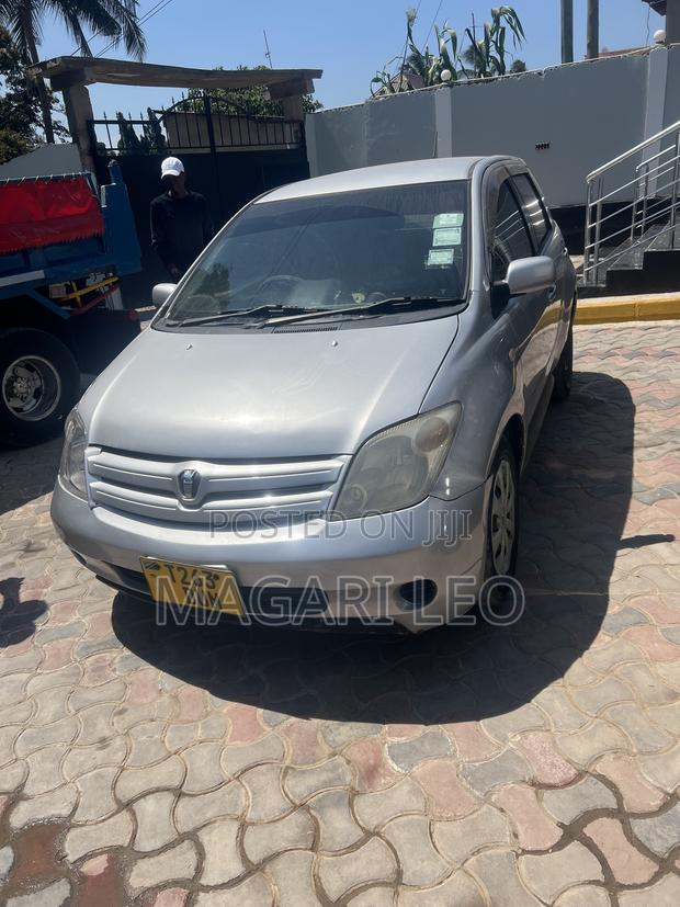 Toyota IST 2004 Silver