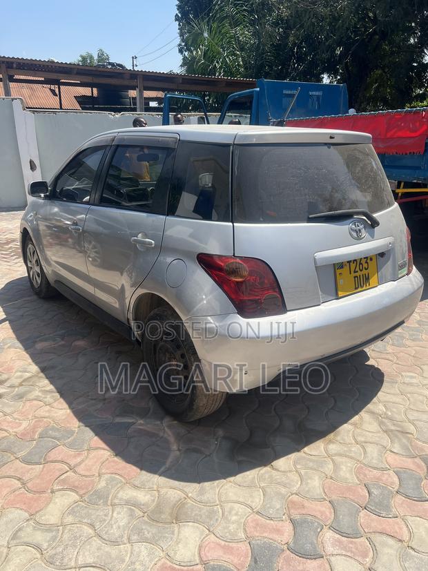 Toyota IST 2004 Silver