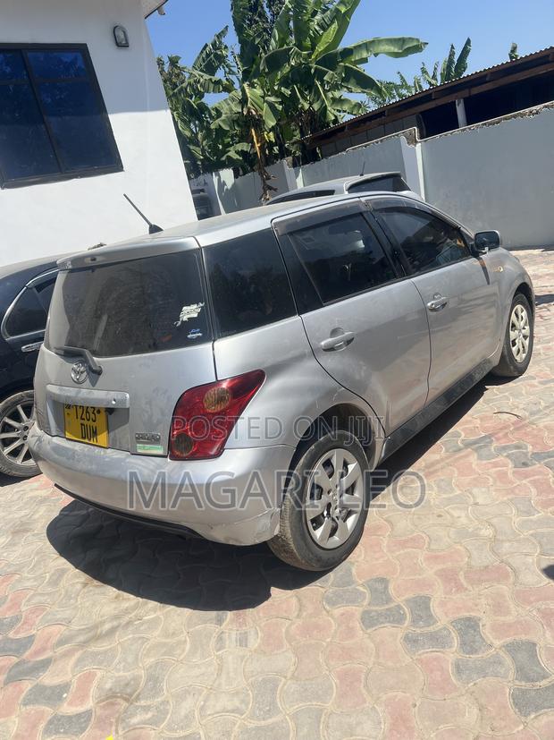 Toyota IST 2004 Silver