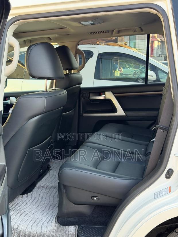 Toyota Land Cruiser 4.6 V8 ZX 2017 Pearl