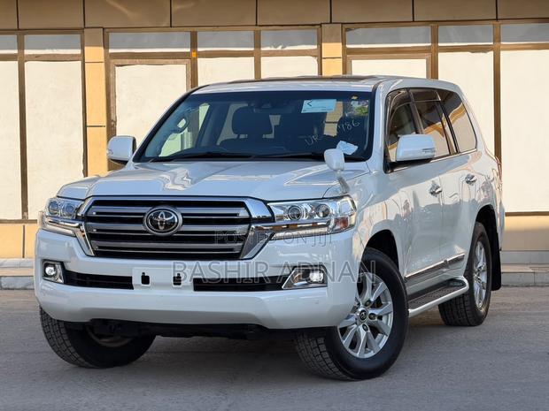 Toyota Land Cruiser 4.6 V8 ZX 2017 Pearl