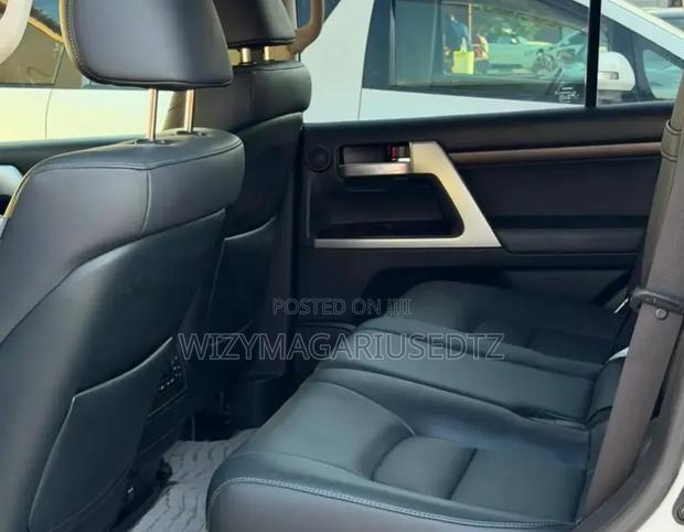 Toyota Land Cruiser 2017 Off white