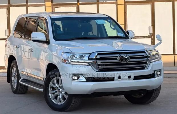 Toyota Land Cruiser 2017 Off white