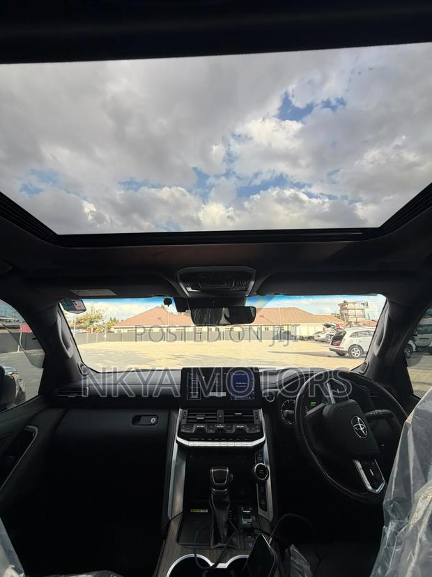 Toyota Land Cruiser 2024 Pearl