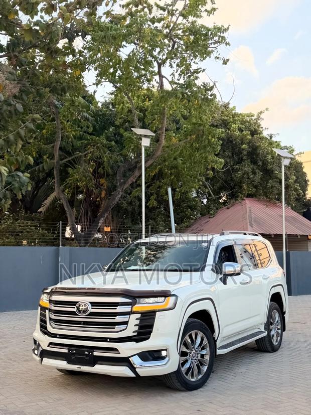 Toyota Land Cruiser 2024 Pearl
