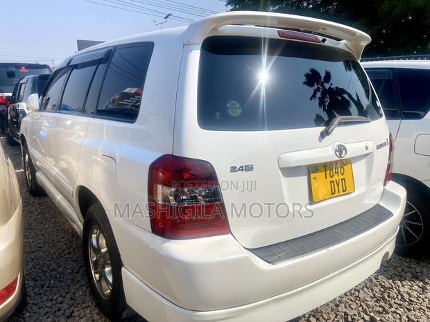 Toyota Kluger 2005 White