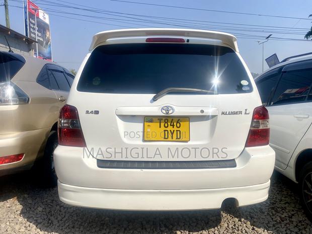 Toyota Kluger 2005 White