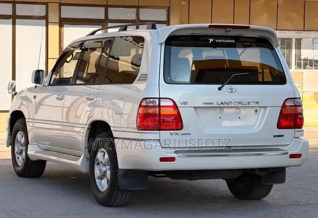 Toyota Land Cruiser 2002 Off white