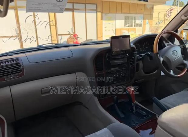 Toyota Land Cruiser 2002 Off white