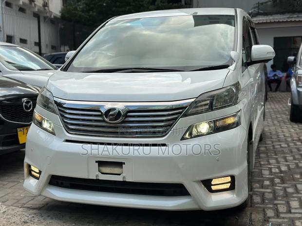 Toyota Vellfire 2009 White