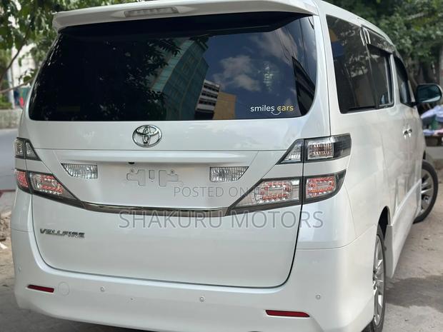 Toyota Vellfire 2009 White