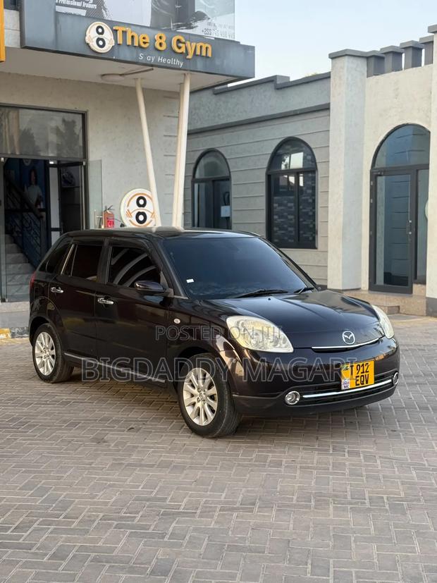 Mazda Verisa 2010