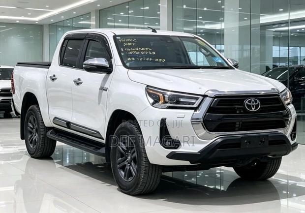 Toyota Hilux 2021 White