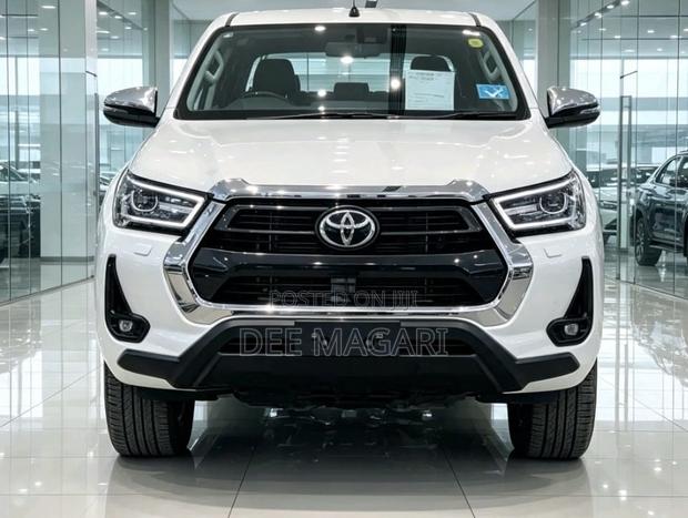 Toyota Hilux 2021 White